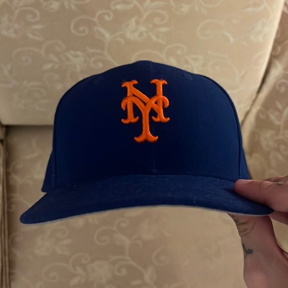 NEW YORK METS NEW ERA FITTED CAP SIZE 7 - Picture 1 of 5